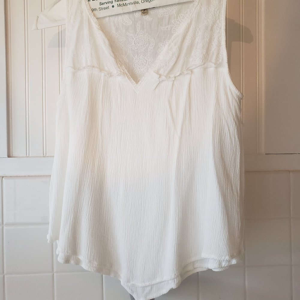 Democracy Brand Sleeveless Shirt with Handkerchief Hem Size Small